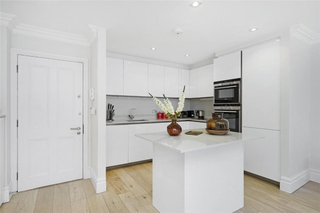 Appartamento Stunning 2 Bed - Bond Street And Selfridges! Londra Esterno foto